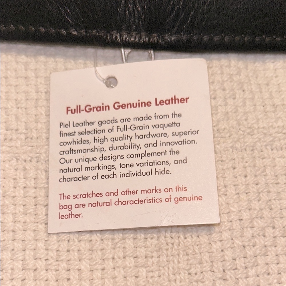 PIEL Sleek Black Leather Wallet - Picture 5 of 8
